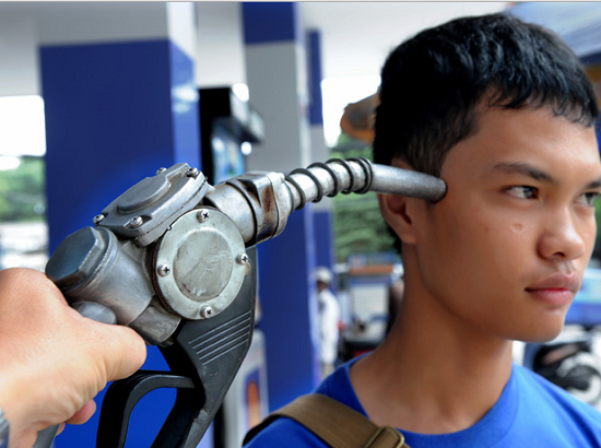 Giá xăng sẽ còn lập ‘đỉnh’ mới
